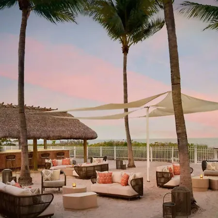 Lovely Deluxe Unit Located At Ritz Carlton - Key Biscayne!-2